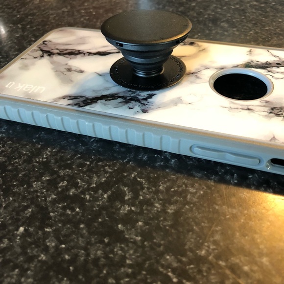 iPhone 7plus phone case with pop socket - Picture 2 of 4
